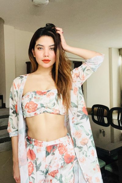 Chinhat Escort Services